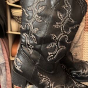 Black Western Cowboy Boots with Embroidered Design